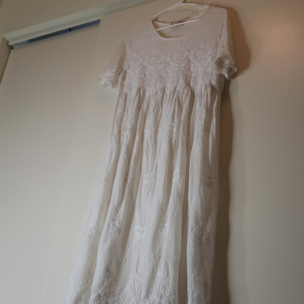 Beautiful white bohemian floral embroidery dress.